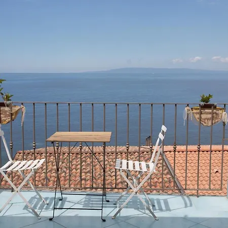 Casa Vela Scilla
